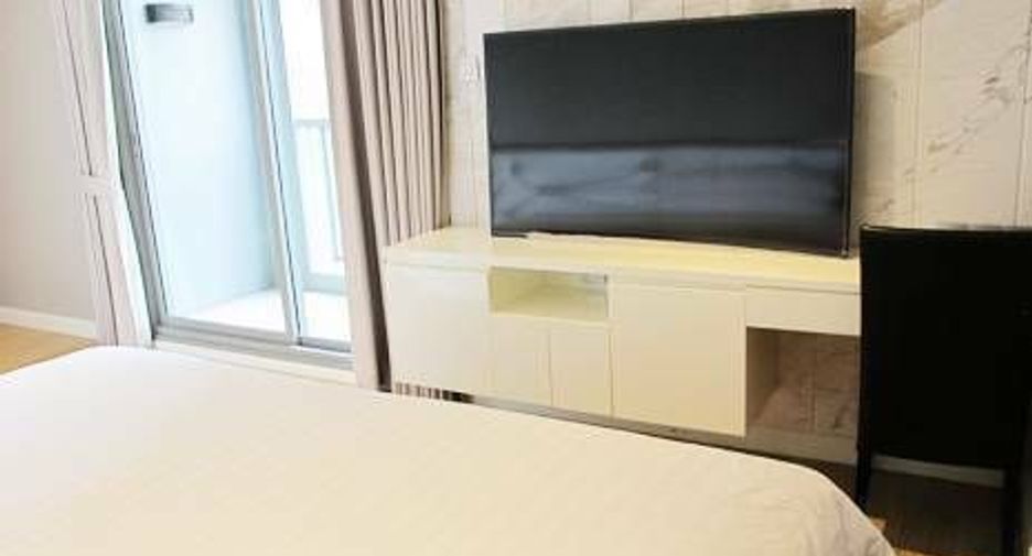 For sale and for rent 4 bedrooms condo in Watthana, Bangkok