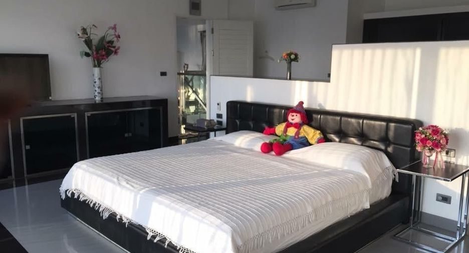 For sale and for rent 5 bedrooms villa in Mueang Phuket, Phuket