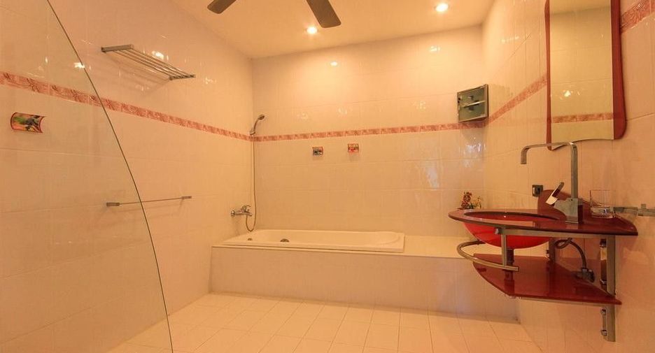 For sale and for rent 5 bedrooms villa in Mueang Phuket, Phuket