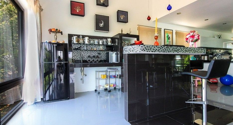For sale and for rent 5 bedrooms villa in Mueang Phuket, Phuket