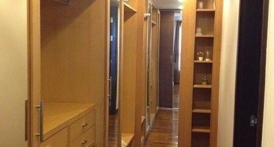 For rent 3 bedrooms condo in Yan Nawa, Bangkok
