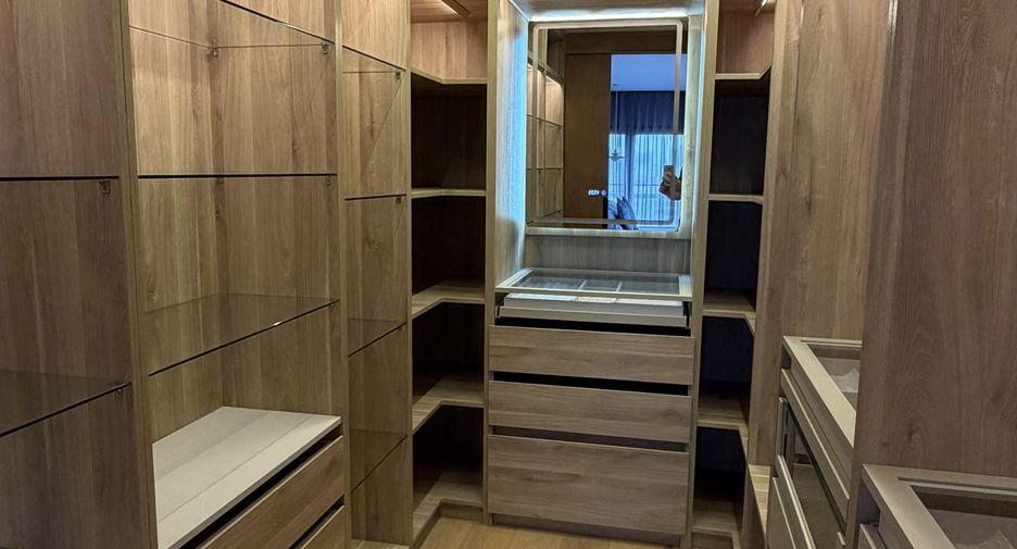 Condo en venta de 4 habitaciones en Sathon, Bangkok