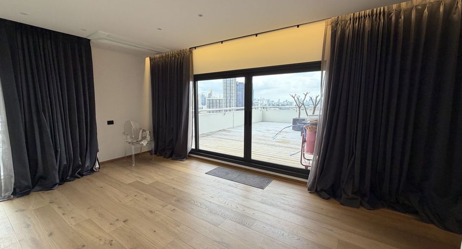 Condo en venta de 4 habitaciones en Sathon, Bangkok
