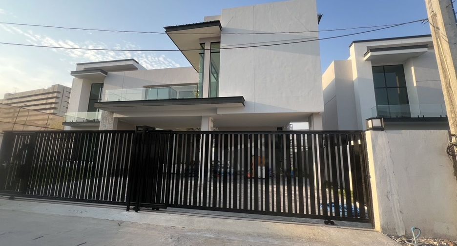 Haus zur Miete mit 4 Zimmer in Bang Khen, Bangkok