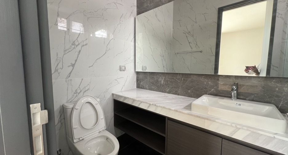 Haus zur Miete mit 4 Zimmer in Bang Khen, Bangkok