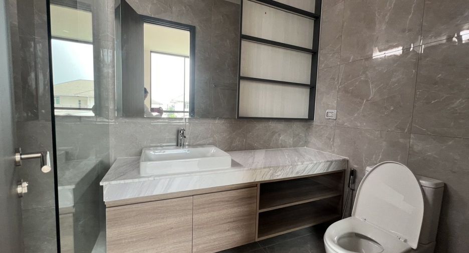 Haus zur Miete mit 4 Zimmer in Bang Khen, Bangkok