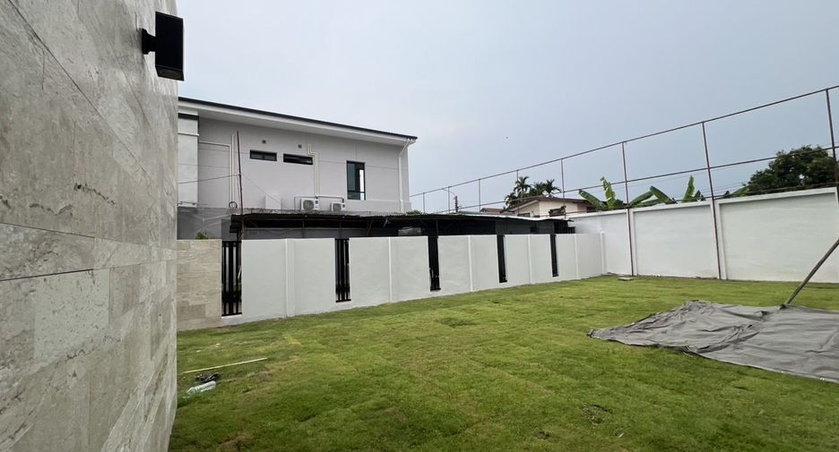 Haus zur Miete mit 4 Zimmer in Bang Khen, Bangkok
