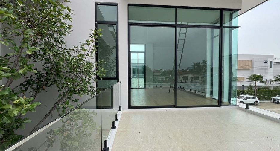 Haus zur Miete mit 4 Zimmer in Bang Khen, Bangkok