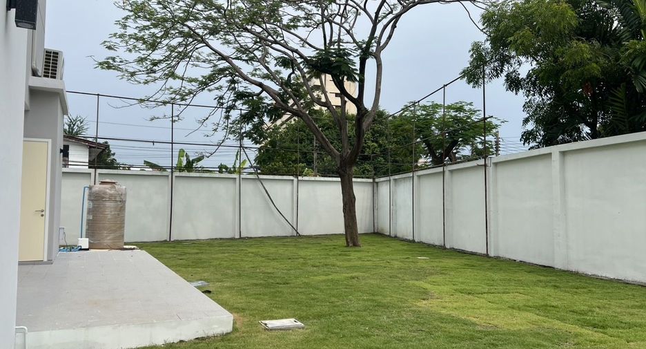 Haus zur Miete mit 4 Zimmer in Bang Khen, Bangkok