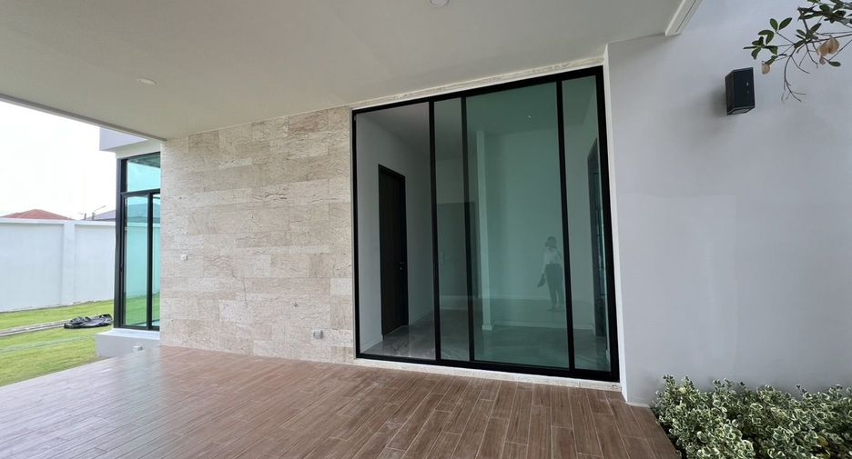 Haus zur Miete mit 4 Zimmer in Bang Khen, Bangkok