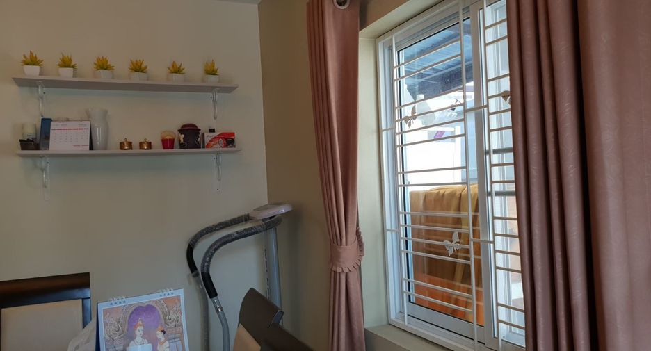 For sale 4 bedrooms house in Si Racha, Chonburi