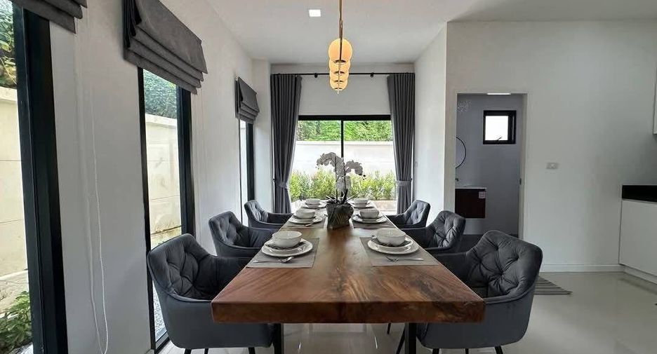 For sale 4 ベッドルーム townhouse in Bang Lamung, Chonburi