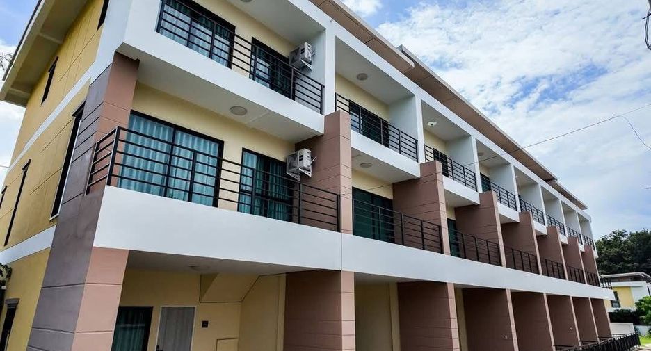 For sale 4 ベッドルーム townhouse in Bang Lamung, Chonburi