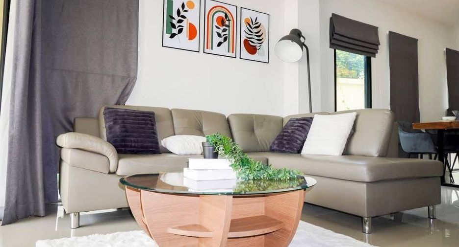 For sale 4 ベッドルーム townhouse in Bang Lamung, Chonburi