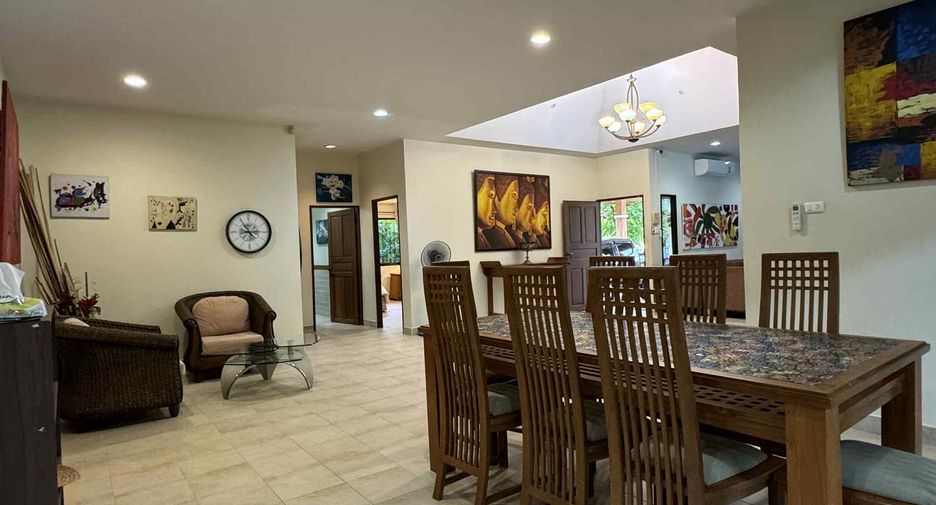 For rent 4 bedrooms villa in Bang Lamung, Chonburi