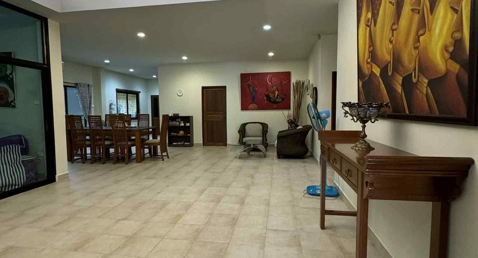 For rent 4 bedrooms villa in Bang Lamung, Chonburi