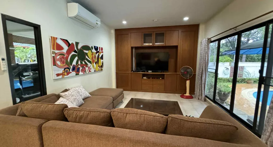 For rent 4 bedrooms villa in Bang Lamung, Chonburi
