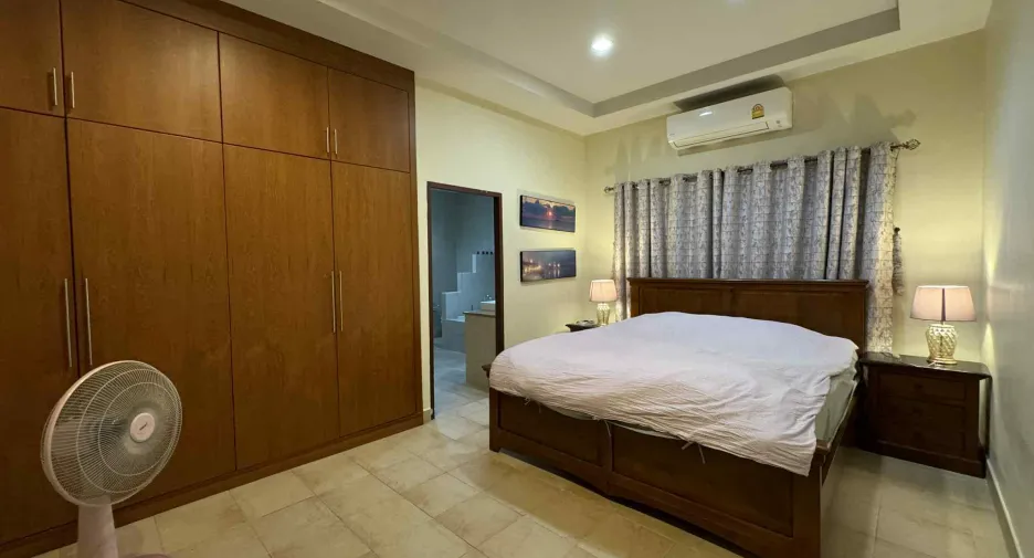 For rent 4 bedrooms villa in Bang Lamung, Chonburi