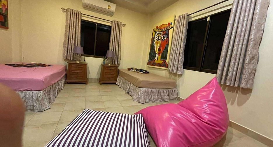 For rent 4 bedrooms villa in Bang Lamung, Chonburi