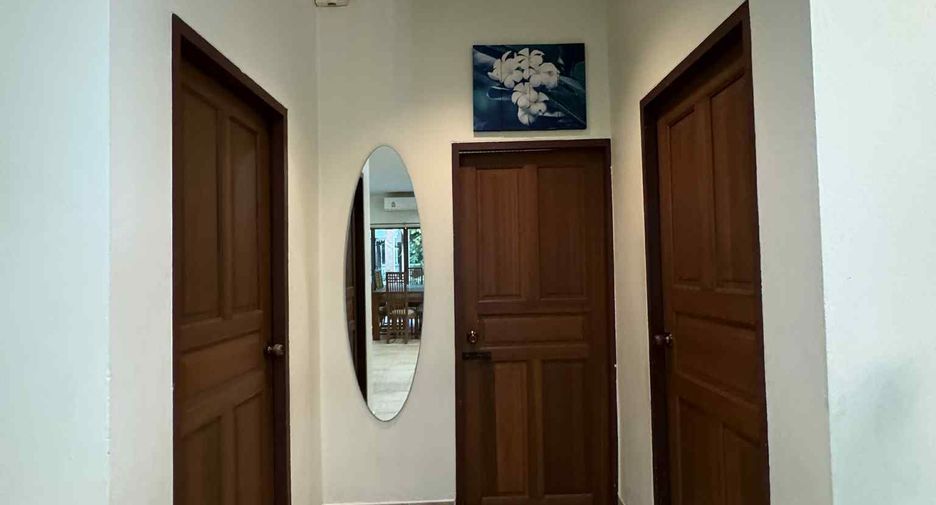 For rent 4 bedrooms villa in Bang Lamung, Chonburi