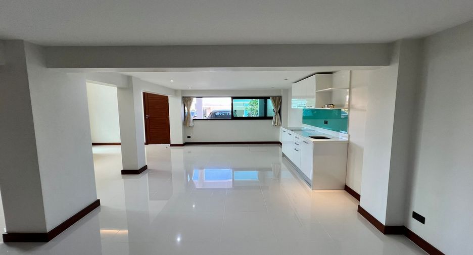 For sale 5 bedrooms villa in Thalang, Phuket