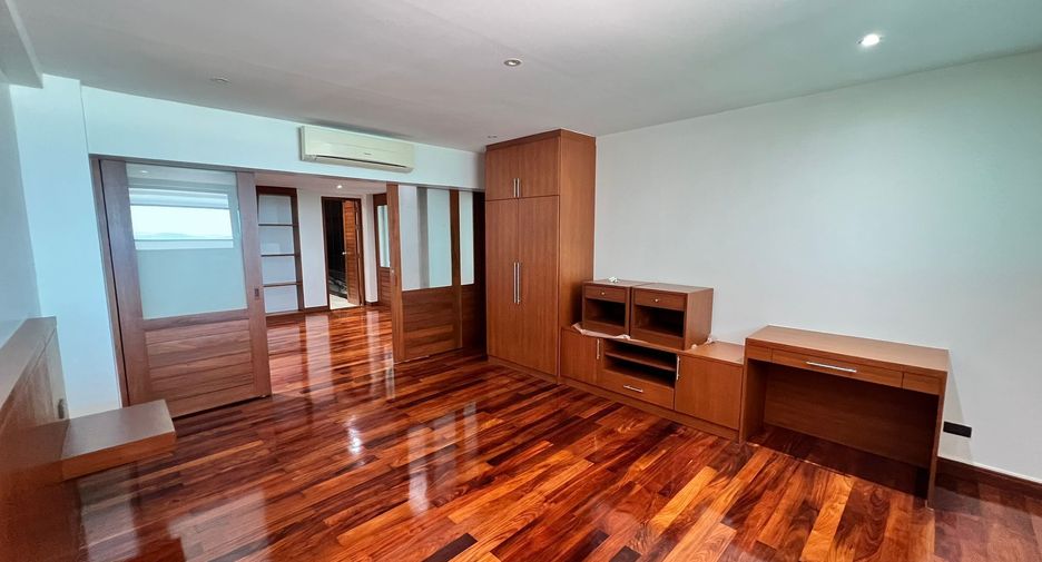 For sale 5 bedrooms villa in Thalang, Phuket