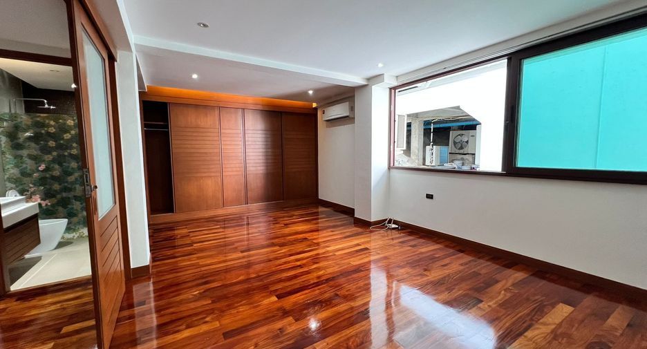 For sale 5 bedrooms villa in Thalang, Phuket