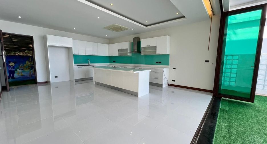 For sale 5 bedrooms villa in Thalang, Phuket