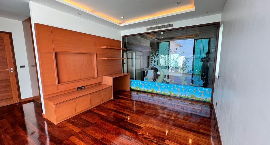 For sale 5 bedrooms villa in Thalang, Phuket