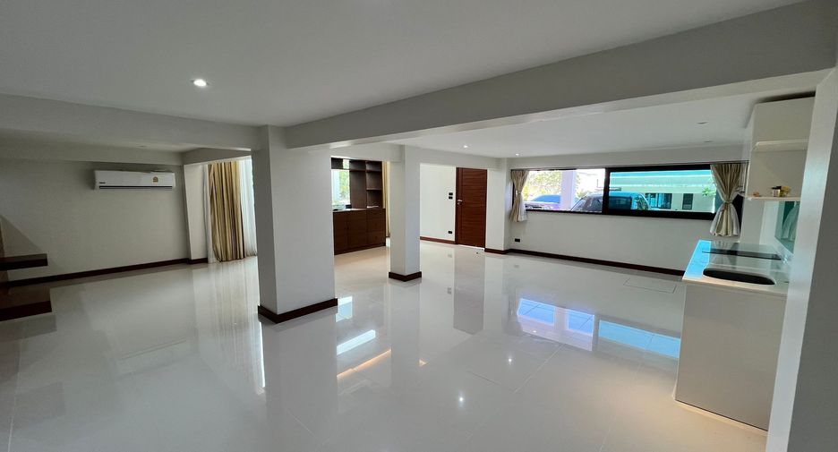 For sale 5 bedrooms villa in Thalang, Phuket