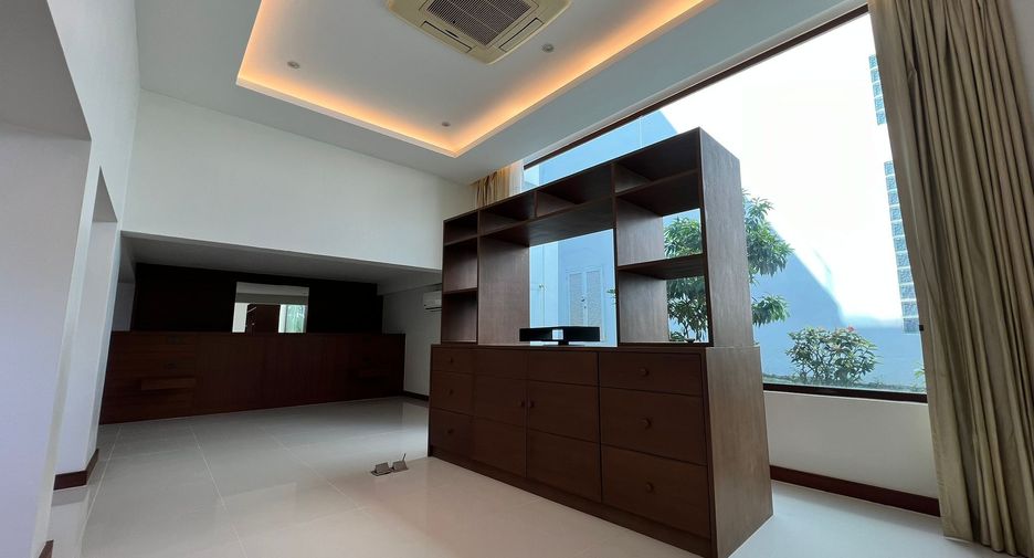 For sale 5 bedrooms villa in Thalang, Phuket