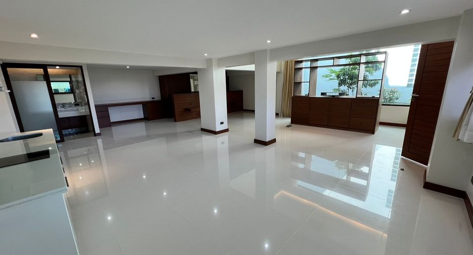 For sale 5 bedrooms villa in Thalang, Phuket