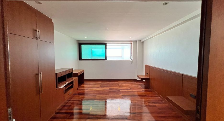 For sale 5 bedrooms villa in Thalang, Phuket