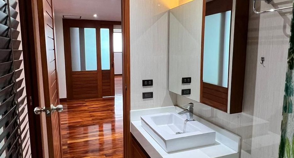 For sale 5 bedrooms villa in Thalang, Phuket