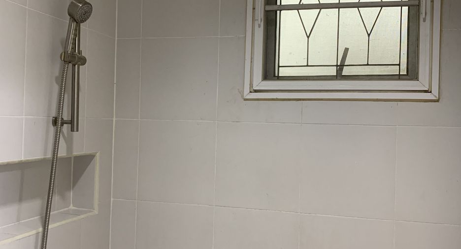 For sale and for rent 3 bedrooms townhouse in Khlong Sam Wa, Bangkok