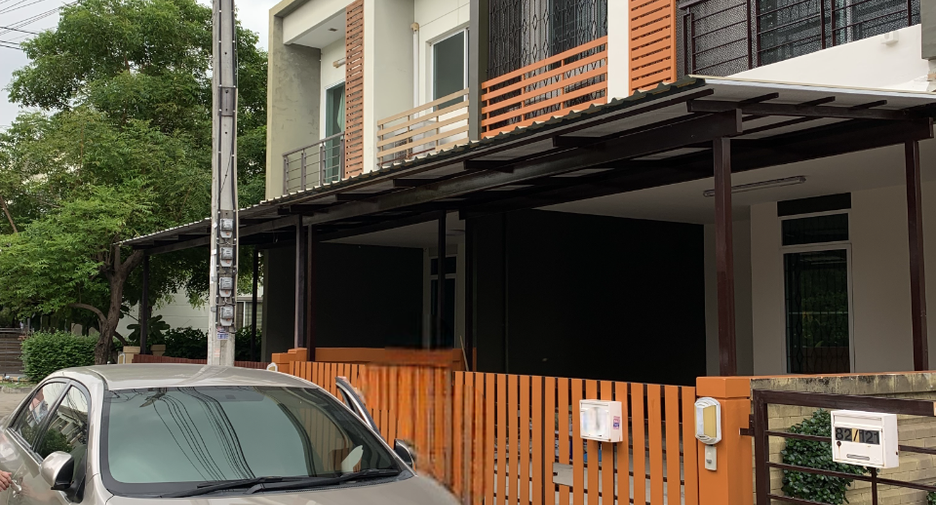 For sale and for rent 3 bedrooms townhouse in Khlong Sam Wa, Bangkok