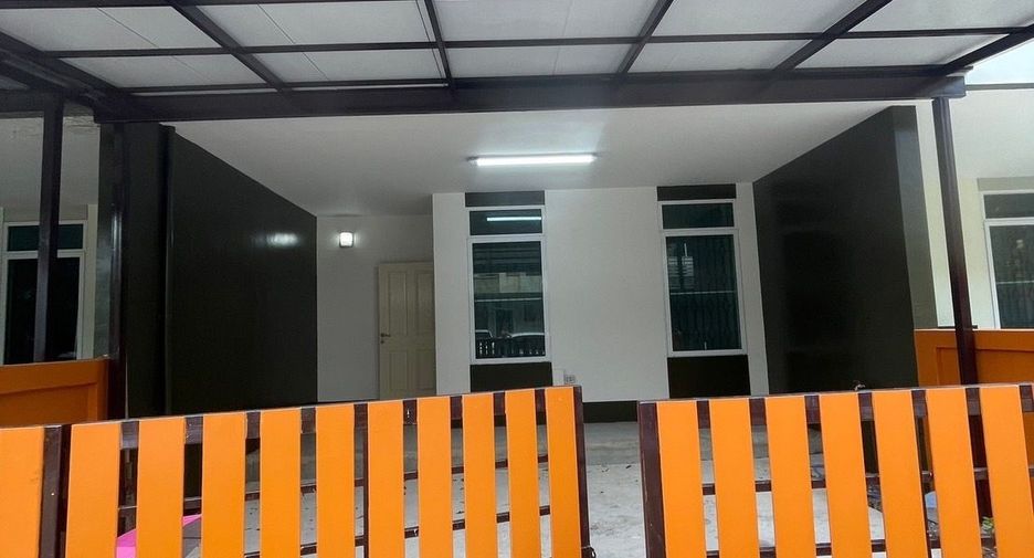For sale and for rent 3 bedrooms townhouse in Khlong Sam Wa, Bangkok