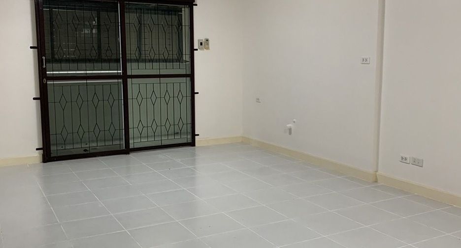 For sale and for rent 3 bedrooms townhouse in Khlong Sam Wa, Bangkok
