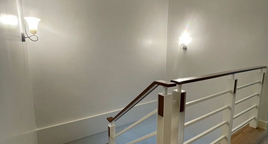 For sale and for rent 3 bedrooms townhouse in Khlong Sam Wa, Bangkok
