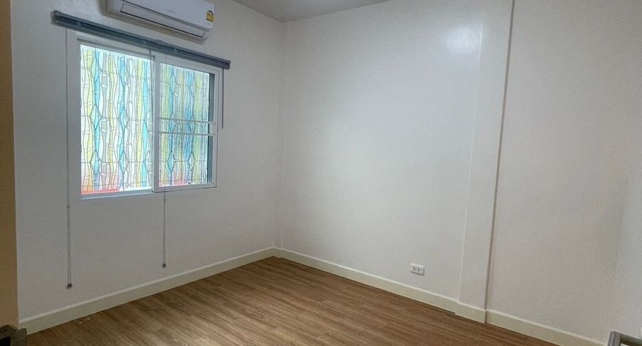 For sale and for rent 3 bedrooms townhouse in Khlong Sam Wa, Bangkok