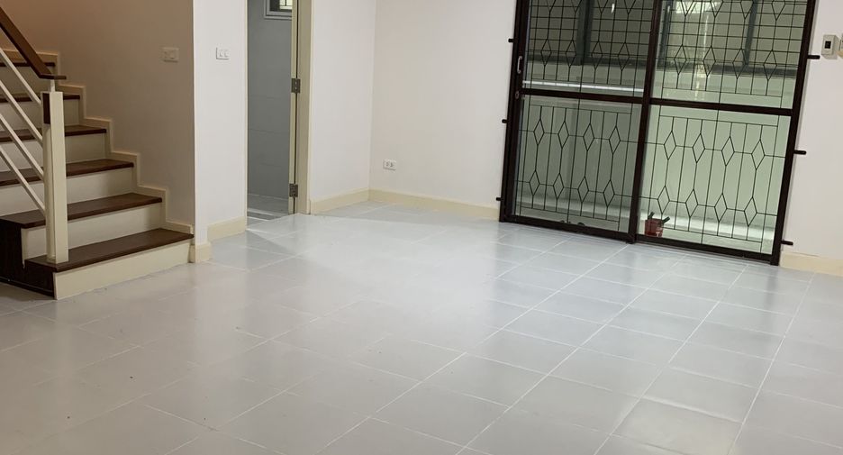 For sale and for rent 3 bedrooms townhouse in Khlong Sam Wa, Bangkok
