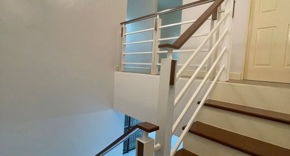 For sale and for rent 3 bedrooms townhouse in Khlong Sam Wa, Bangkok