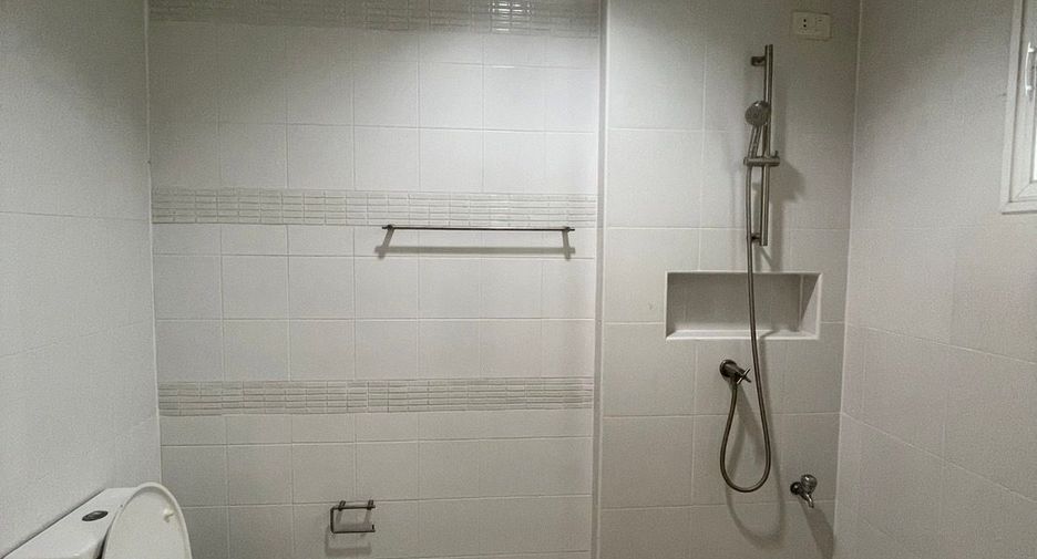 For sale and for rent 3 bedrooms townhouse in Khlong Sam Wa, Bangkok