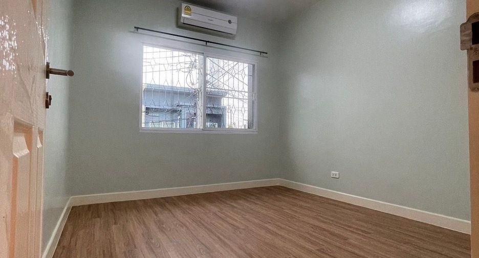 For sale and for rent 3 bedrooms townhouse in Khlong Sam Wa, Bangkok