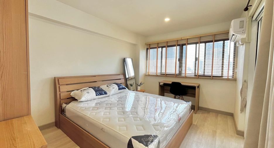 For rent 2 bedrooms condo in Watthana, Bangkok