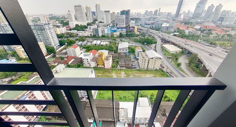 For sale 2 bedrooms condo in Huai Khwang, Bangkok