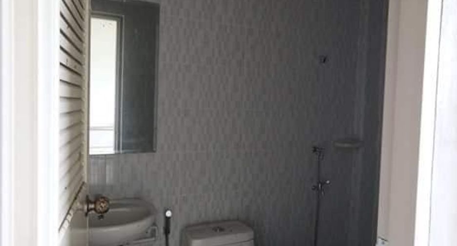 À vendre et à louer 2 chambres maison de ville à Si Racha, Chonburi