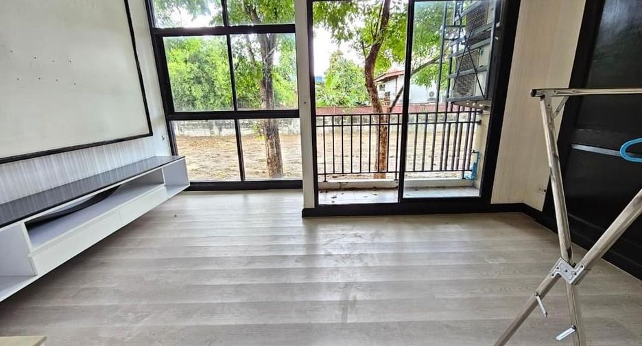 For rent 2 bedrooms office in Mueang Samut Prakan, Samut Prakan