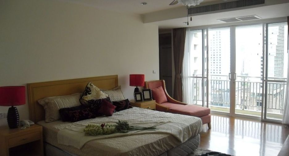 For rent 3 bedrooms apartment in Khlong Toei, Bangkok