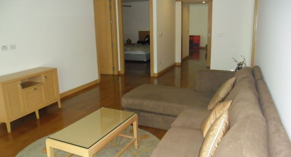 For rent 3 bedrooms apartment in Khlong Toei, Bangkok